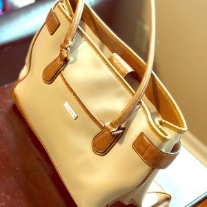 Liz claireborn white leather handbag 👜